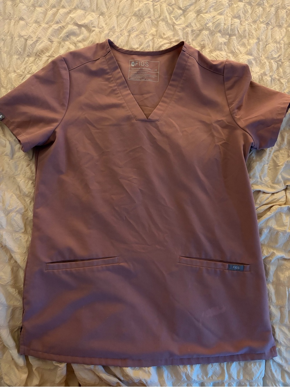 Figs Women's V-Neck Scrub Top in Mauve Plum